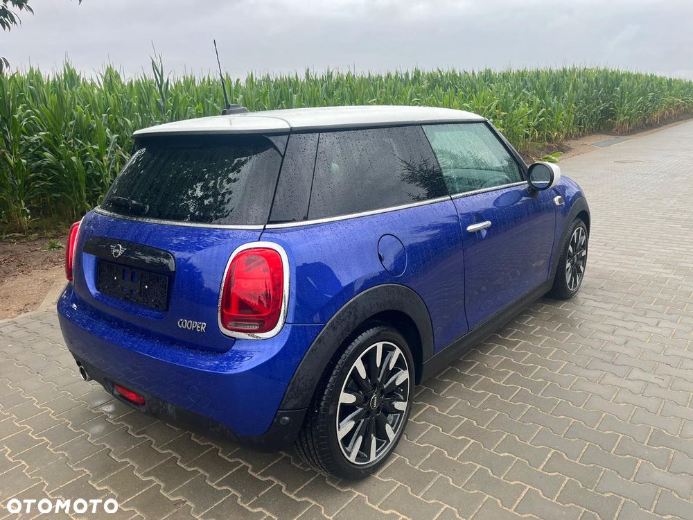 MINI Cooper Essential Trim - 3