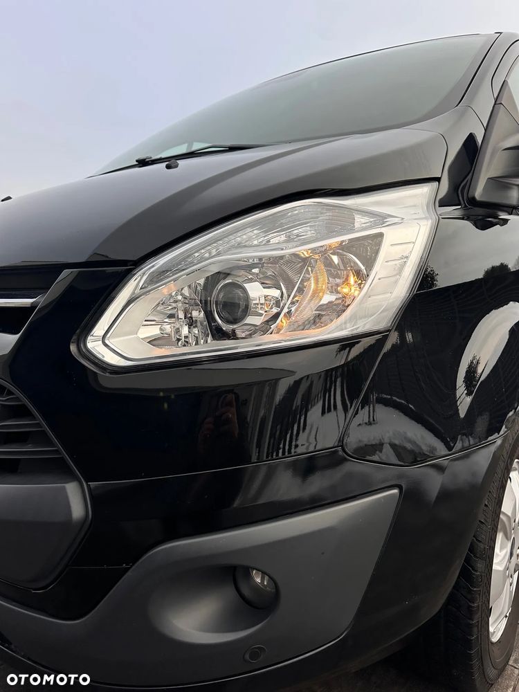 Ford Tourneo Custom - 30