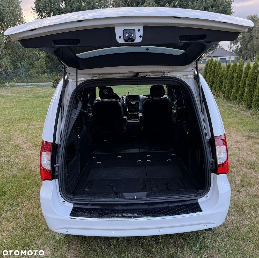 Chrysler Town & Country 3.6 Limited - 6