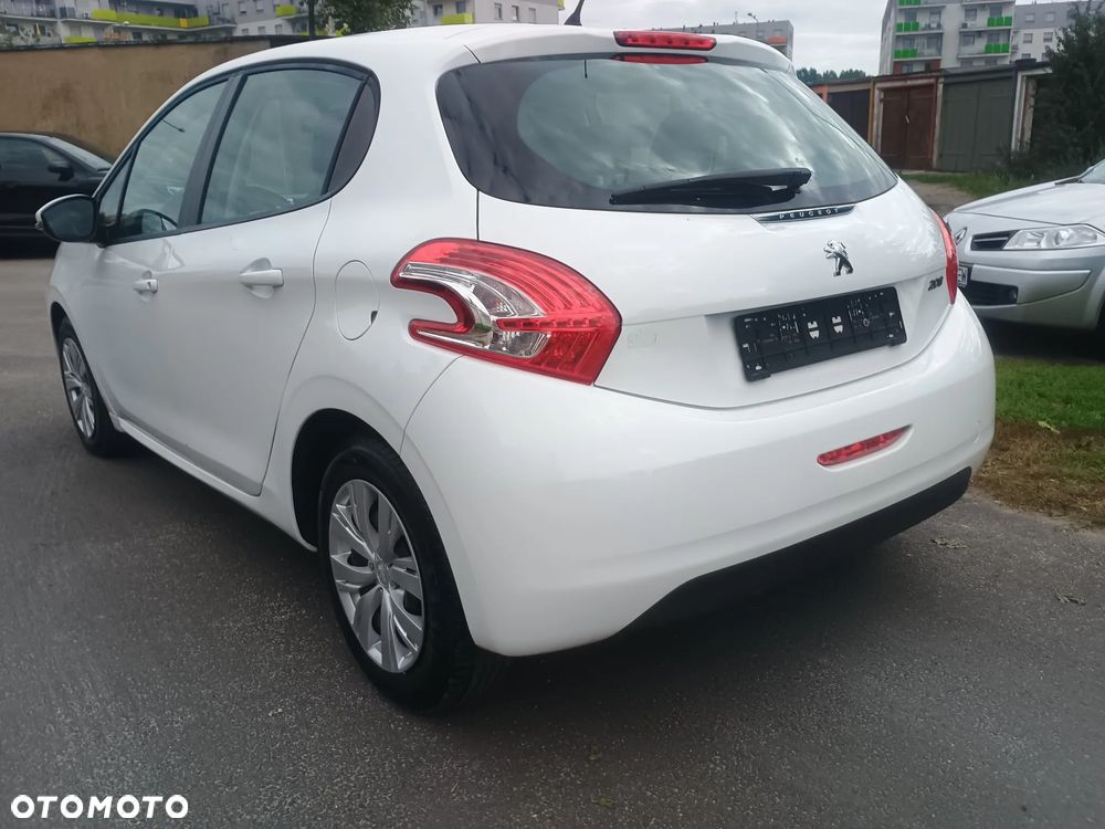 Peugeot 208 - 4