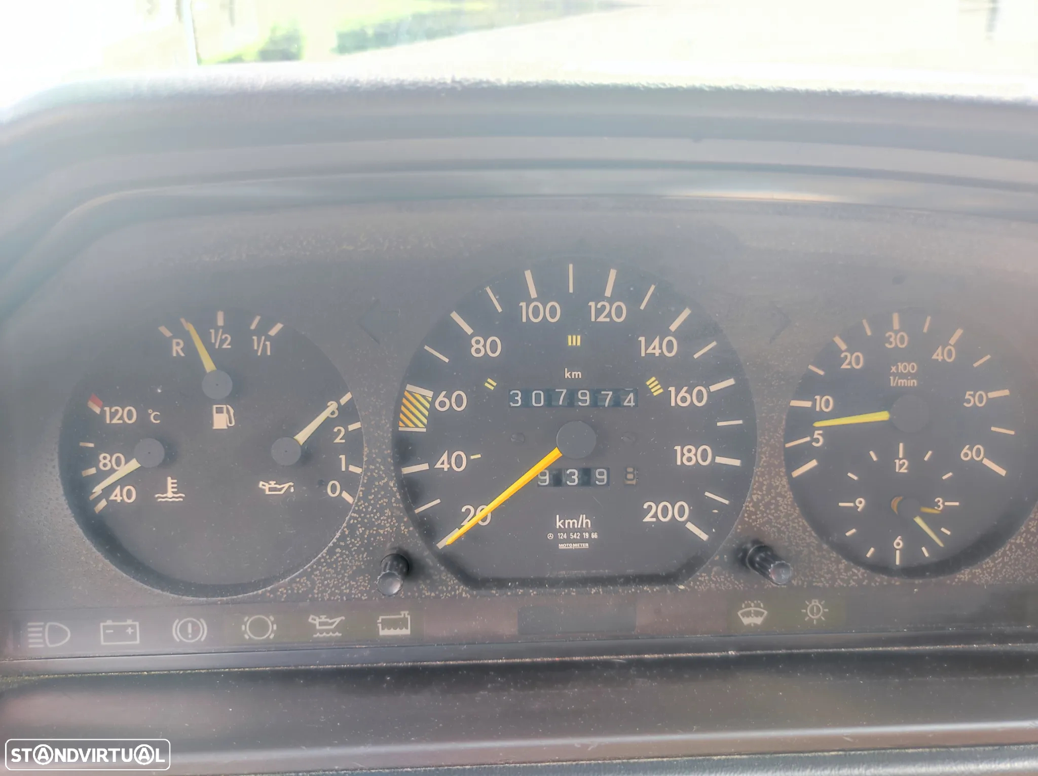 Mercedes-Benz 250 D - 13