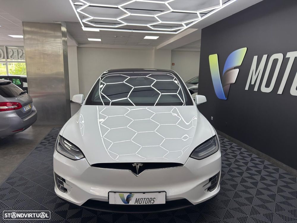 Tesla Model X - 4