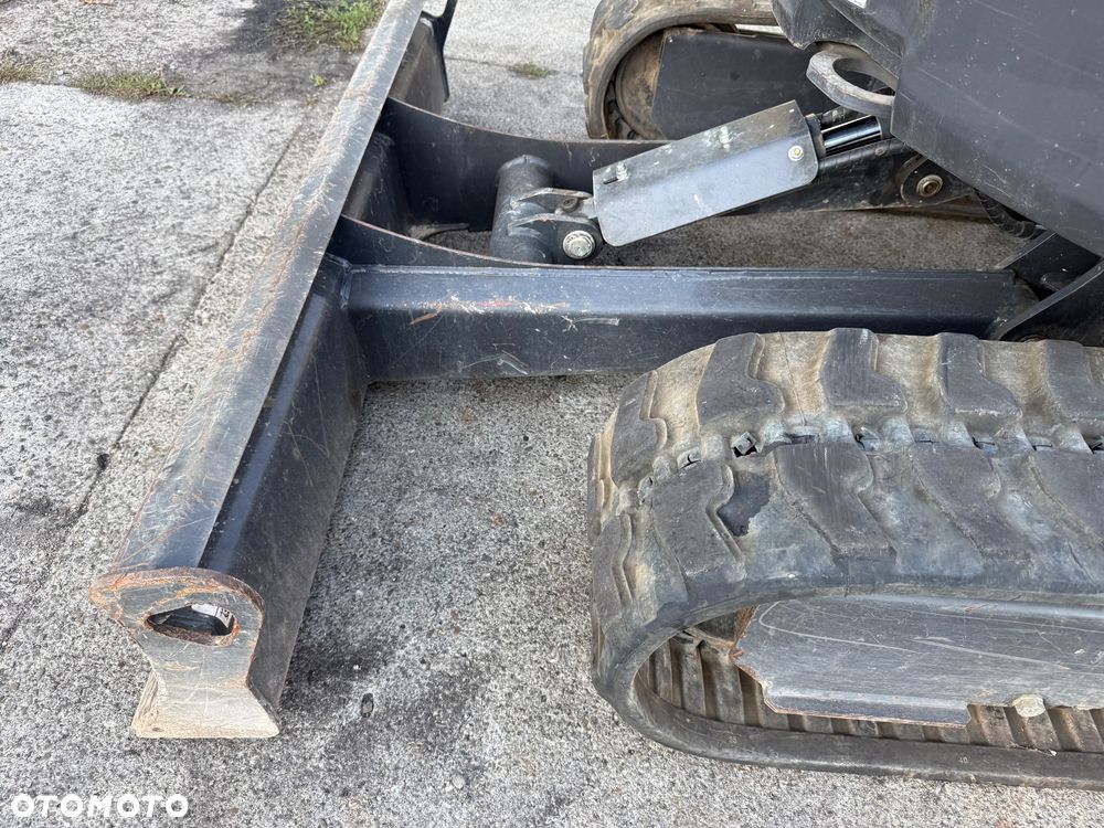 Bobcat Minikoparka E27z - 24