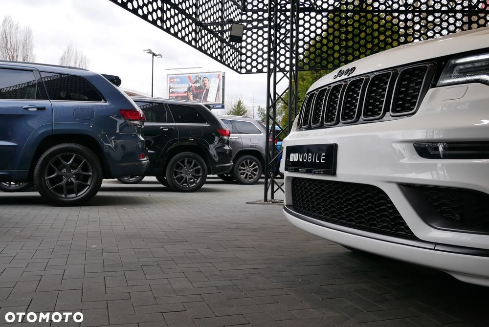 Jeep Grand Cherokee - 33