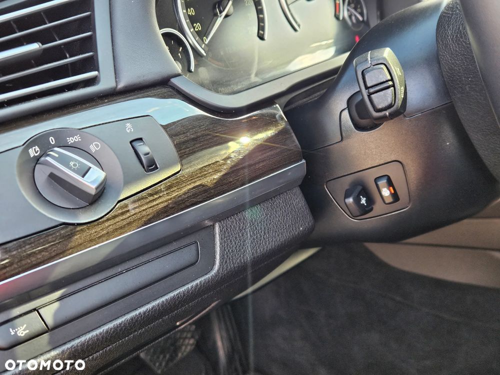 BMW Seria 7 750i xDrive Edition Exclusive - 14