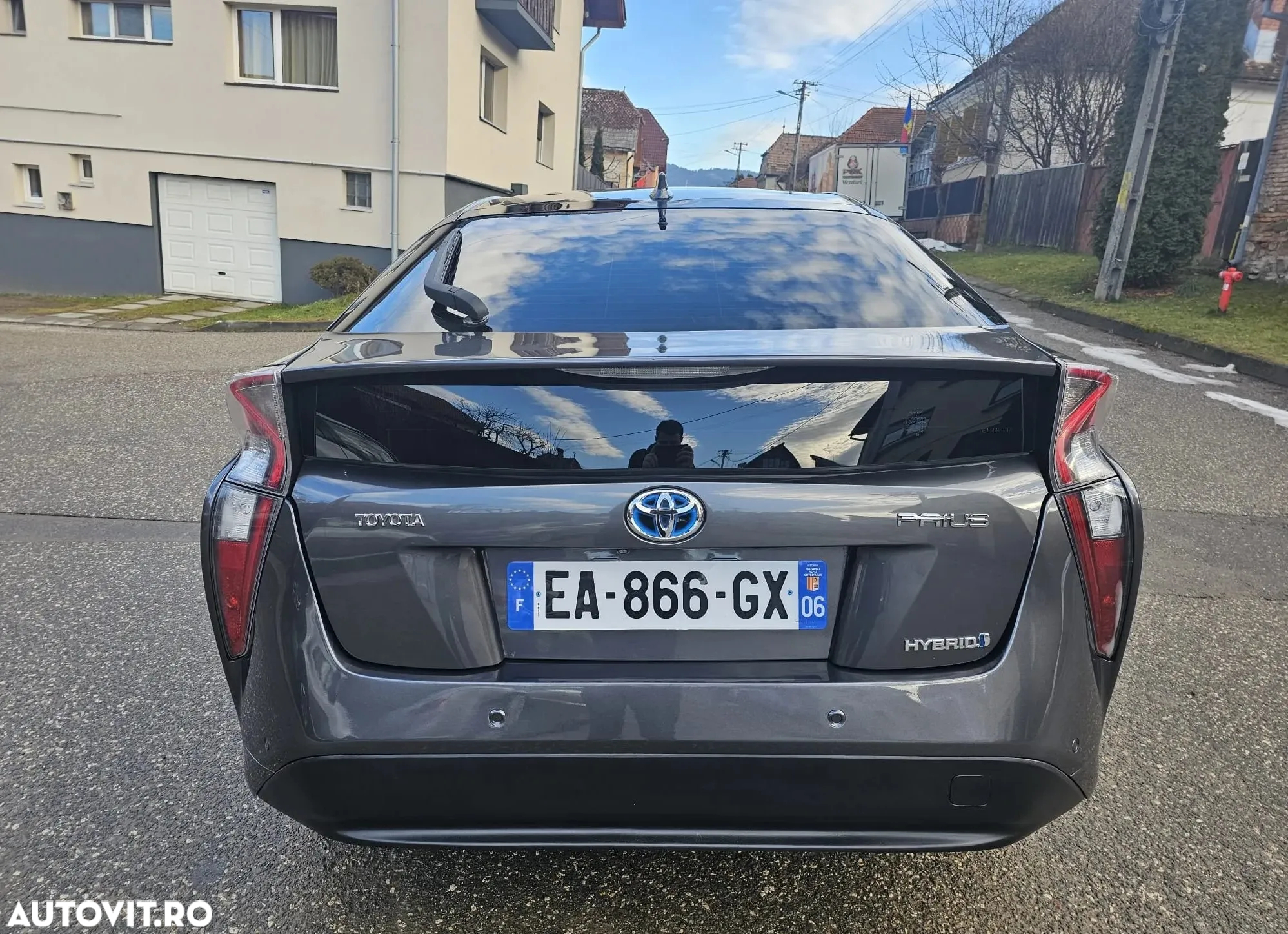 Toyota Prius (Hybrid) Executive - 8