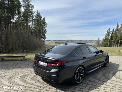BMW Seria 5 M550i xDrive sport - 30