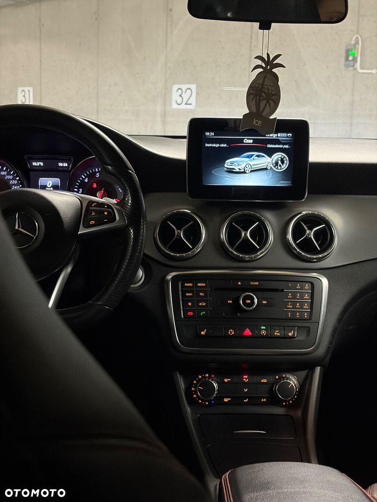 Mercedes-Benz CLA 200 7G-DCT AMG Line - 11