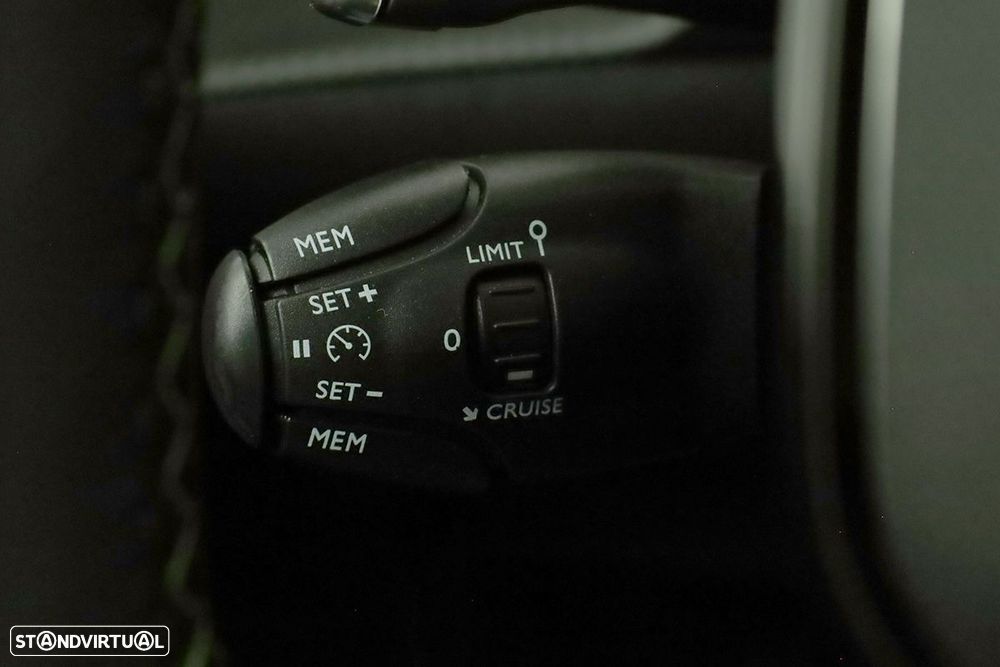 Peugeot 2008 1.2 PureTech GT EAT8 - 18