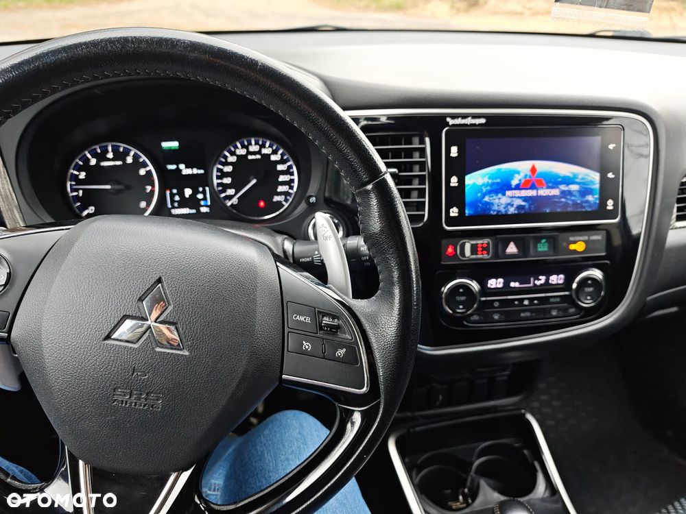 Mitsubishi Outlander 2.0 Intense + Navi 4WD CVT - 27