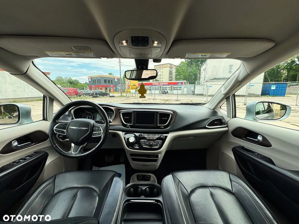 Chrysler Pacifica - 31