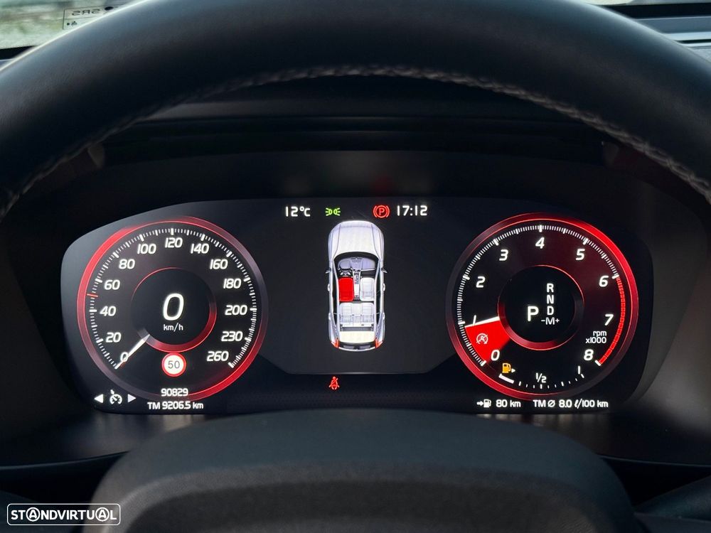 Volvo XC 40 1.5 T2 Momentum Geartronic - 12