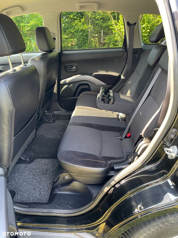 Mitsubishi Outlander 2.0 Invite 2WD - 16