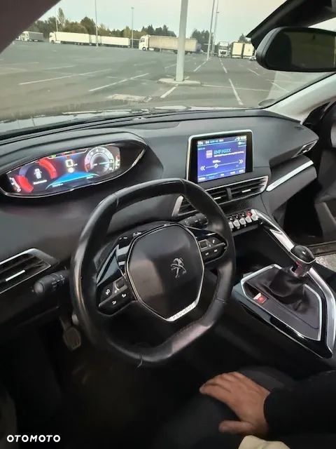 Peugeot 5008 - 8