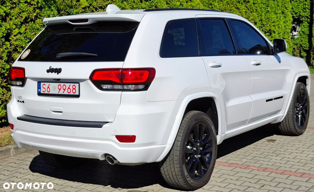 Jeep Grand Cherokee - 15