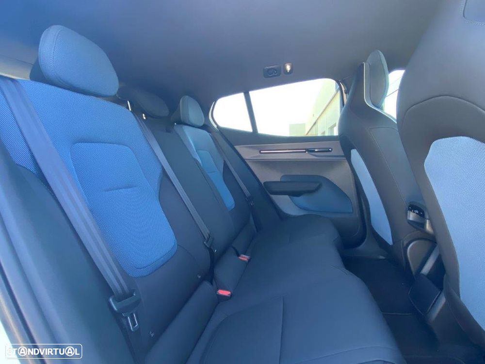 Volvo EX30 51 kWh Single Motor Plus - 13