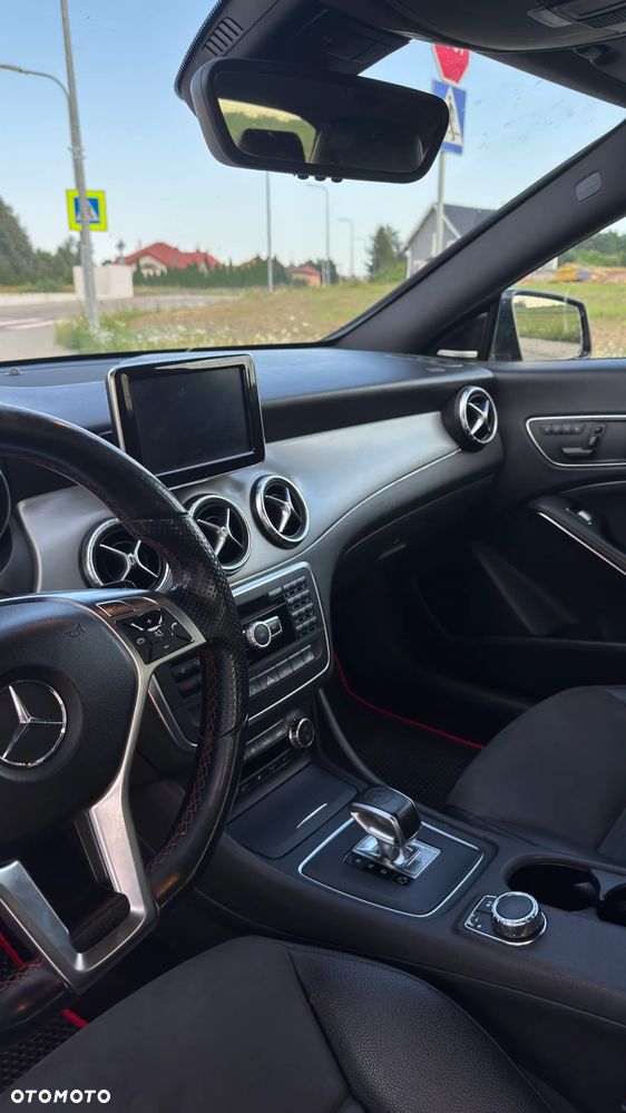 Mercedes-Benz CLA 45 AMG 4-Matic - 10