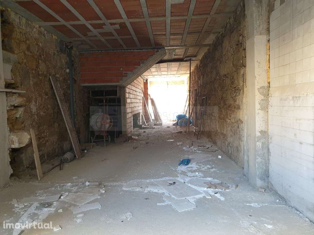 Loja junto ao Mercado Municipal - Centro, nova com pequeno terraço ... - Grande imagem: 4/7