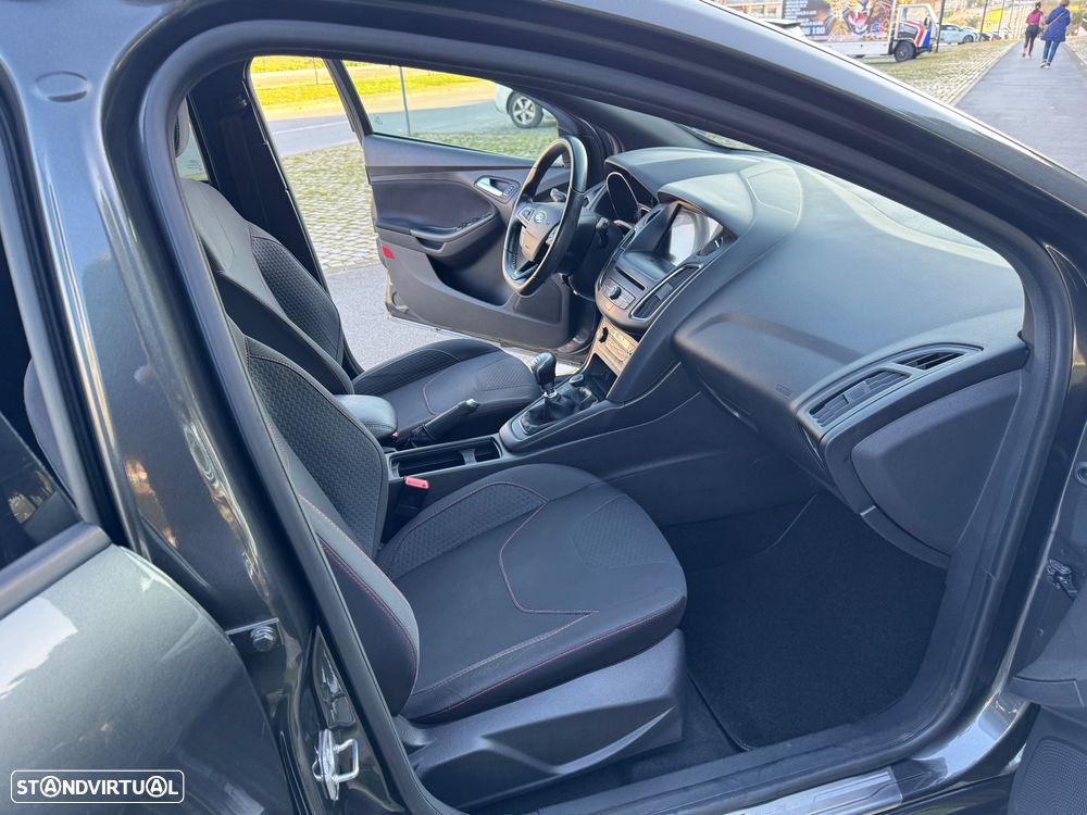 Ford Focus SW 1.5 TDCi EcoBlue ST-Line - 19
