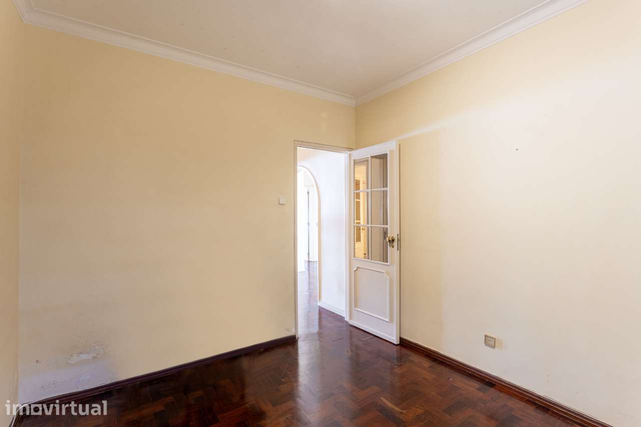 Apartamento T3 com 2 WCs no centro de São João do Estoril - Grande imagem: 4/23