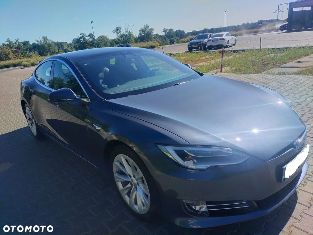 Tesla Model S - 4