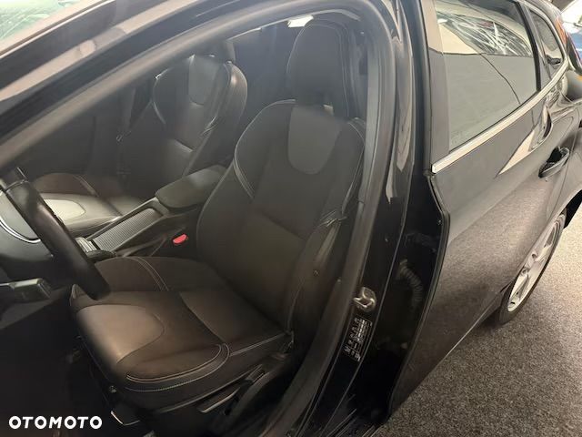 Volvo V40 D2 Momentum - 6