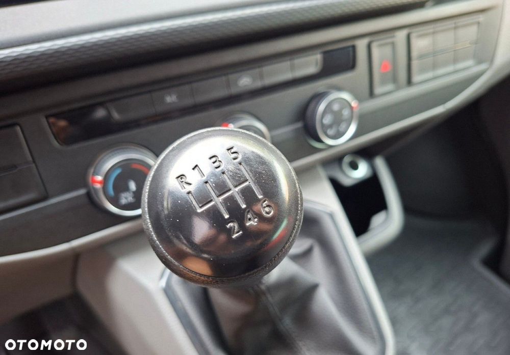 Volkswagen Transporter - 28