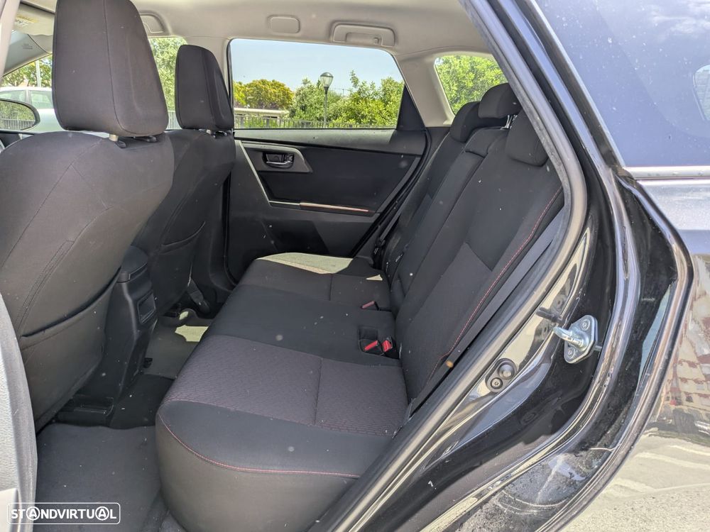 Toyota Auris Touring Sports 1.4 D-4D Com+P.Sport - 16
