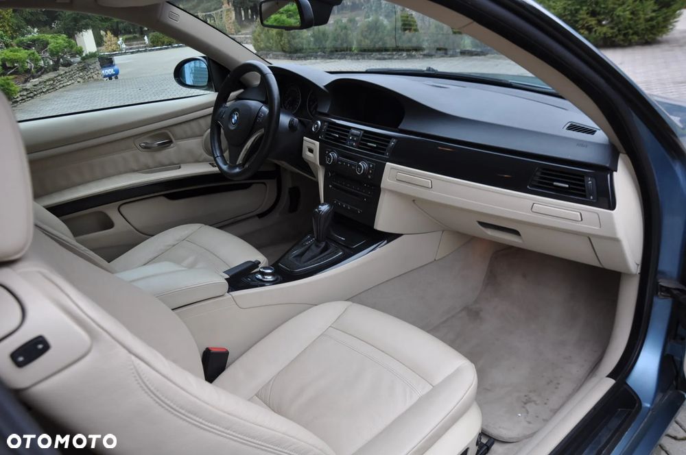 BMW Seria 3 325i xDrive - 16