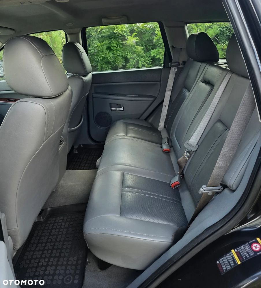 Jeep Grand Cherokee - 33