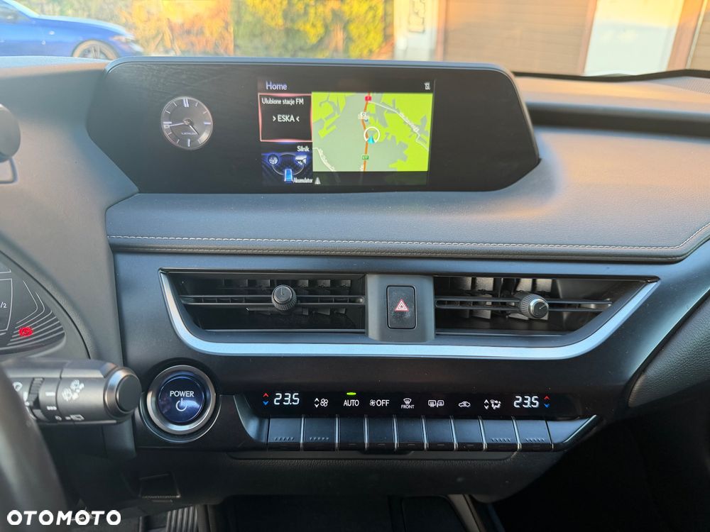 Lexus UX 250h - 23