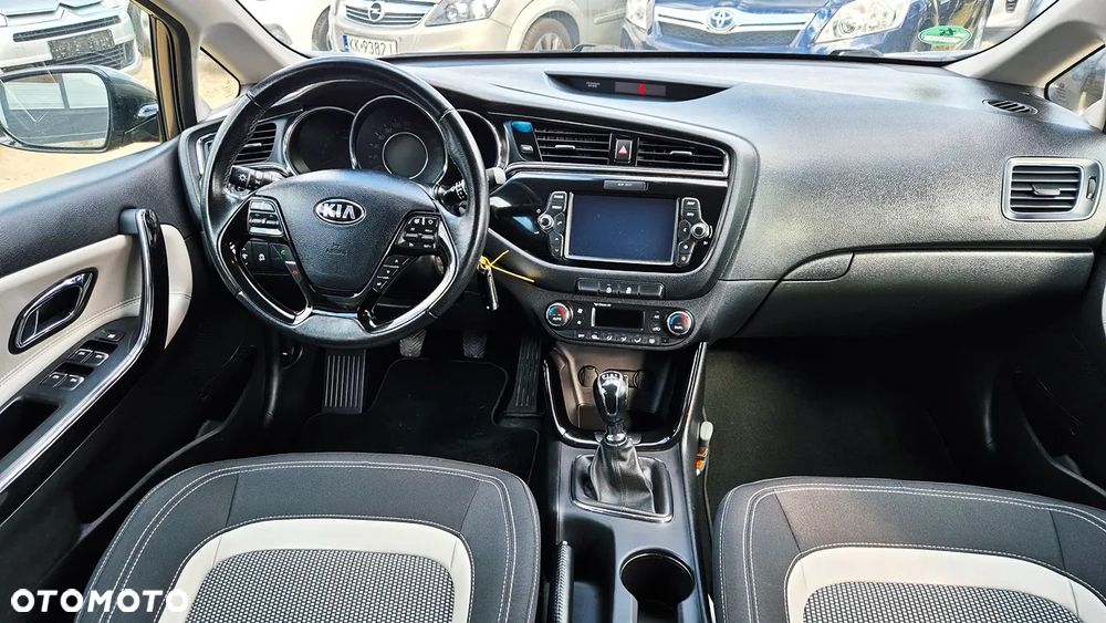 Kia Ceed 1.6 GDI ISG SW Platinum Edition - 35