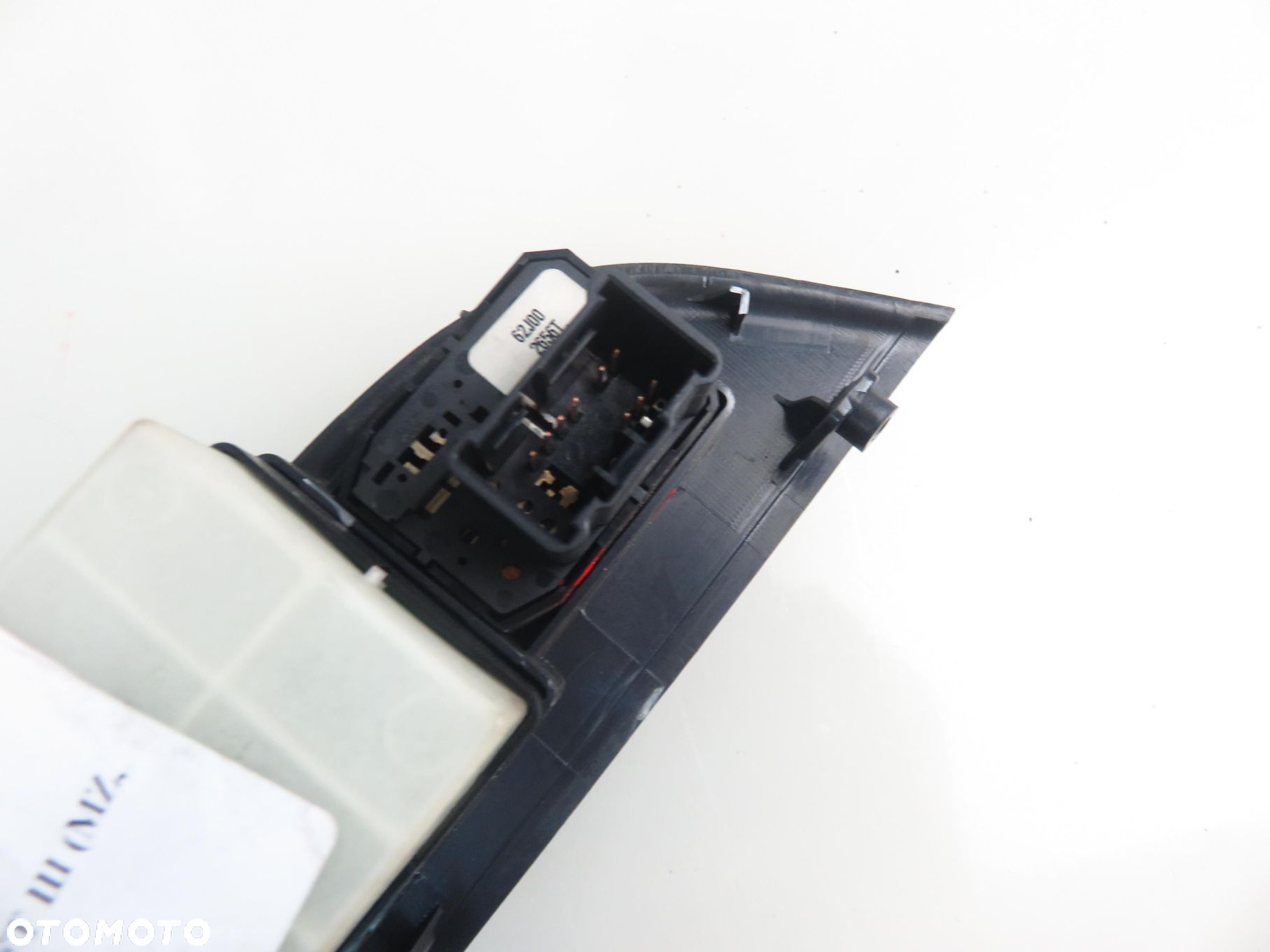 PANEL SZYB SUZUKI SWIFT MK6 62J502716T - 5