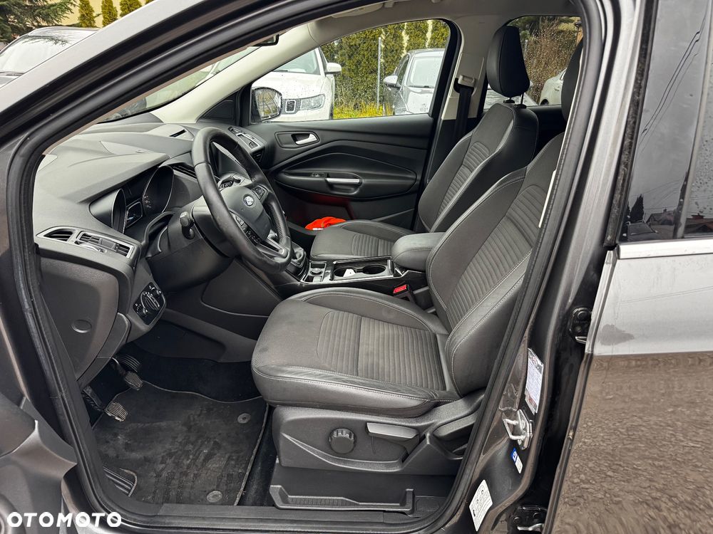 Ford Kuga 1.5 EcoBoost 2x4 Titanium - 28