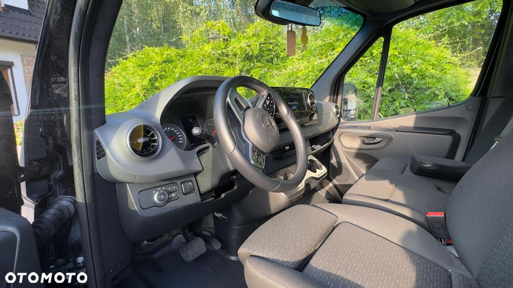 Mercedes-Benz Sprinter - 13