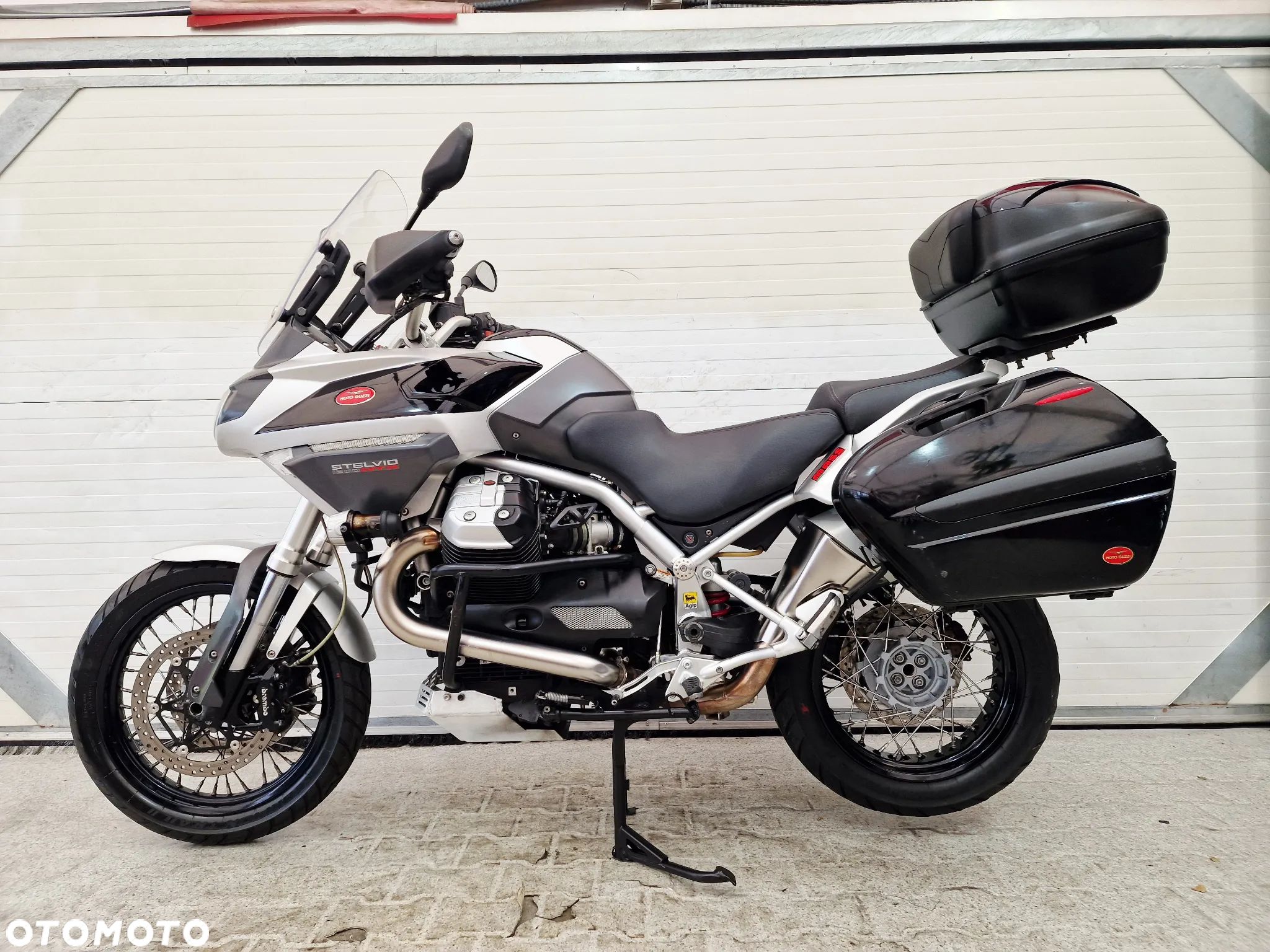 Moto Guzzi Stelvio - 1