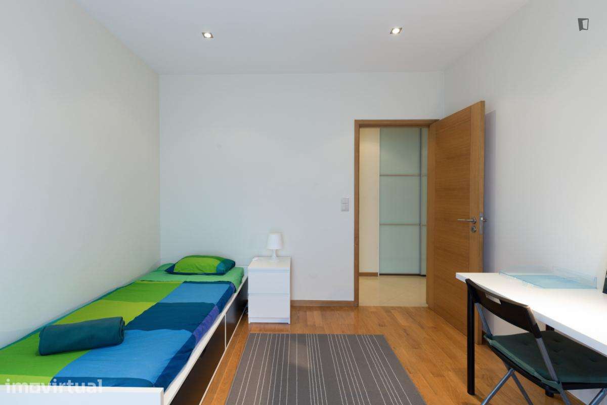 Quarto - localizado em Miragaia Porto - Grande imagem: 3/24
