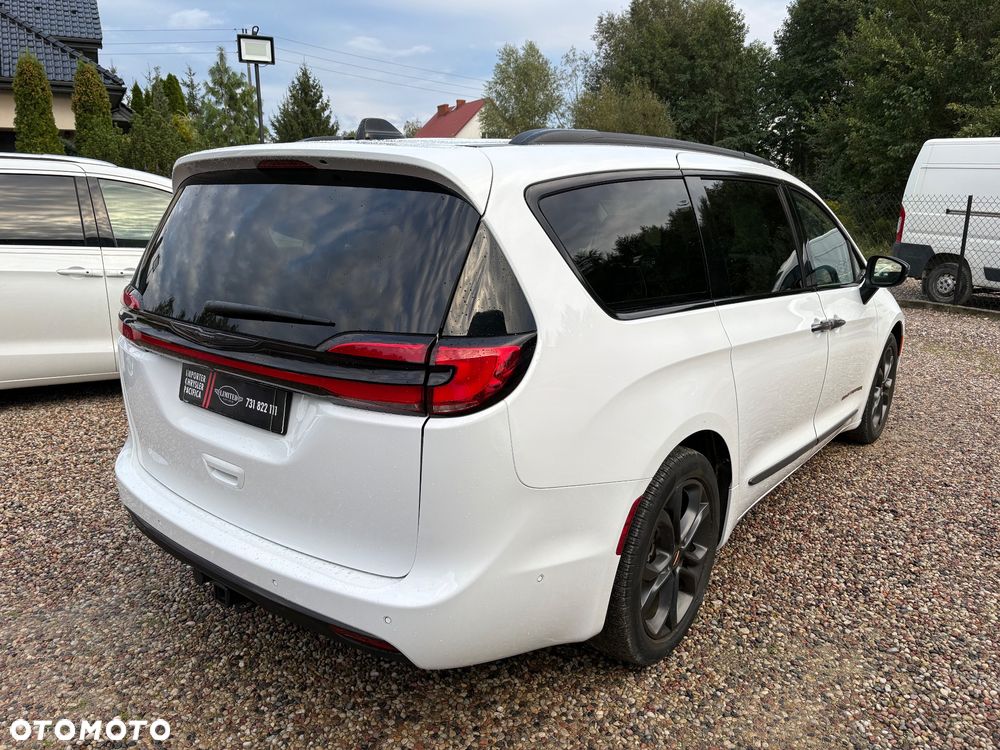 Chrysler Pacifica - 5