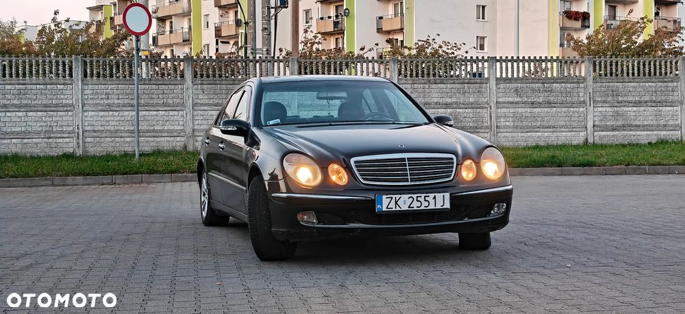 Mercedes-Benz E-Class 2004 photo 4