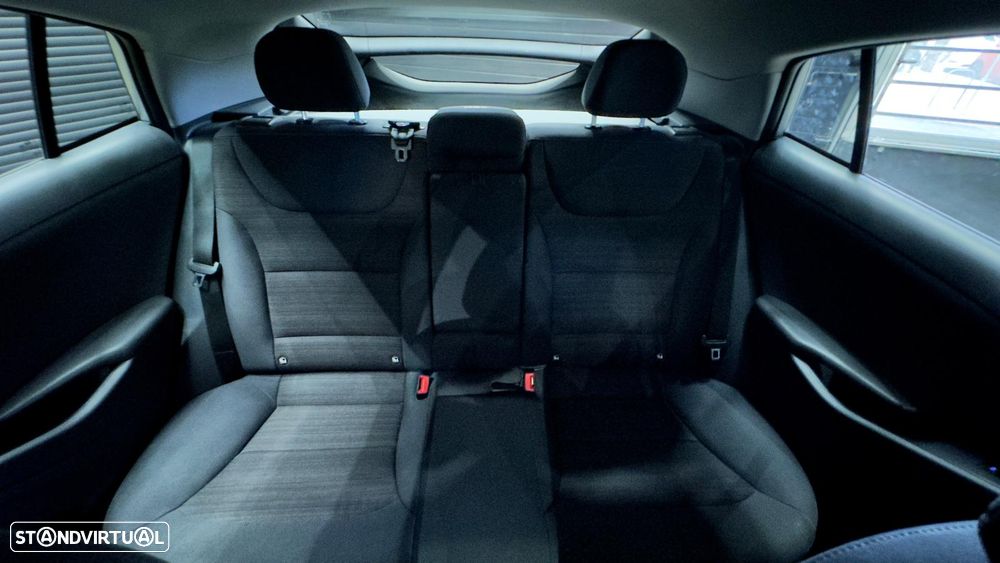 Hyundai Ioniq 1.6 GDI HEV Hybrid Tech - 31