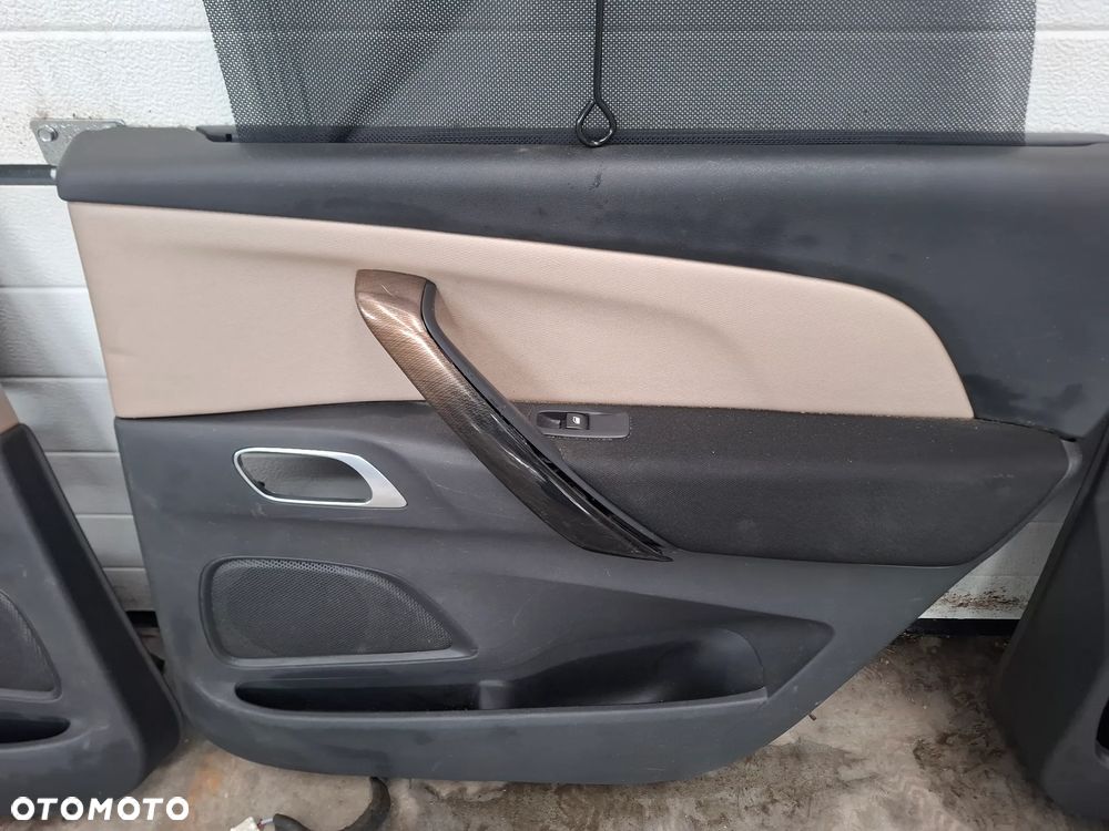 Citroen C4 picasso II boczki tapicerki drzwi - 2