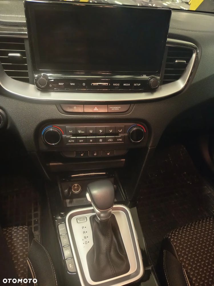 Kia XCeed 1.6 CRDi SCR L Business Line DCT - 7