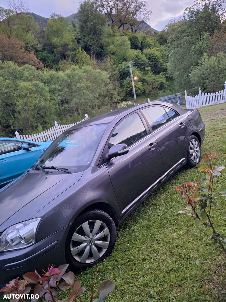 Toyota Avensis 1.6 Sedan Luna - 2