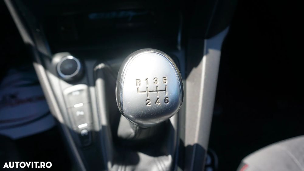 Ford Focus 1.0 EcoBoost Start-Stopp-System ST-LINE DESIGN - 30