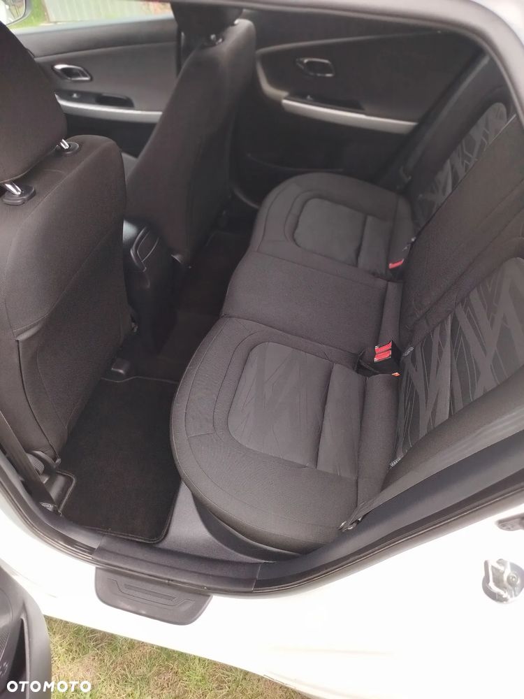 Kia Ceed - 8