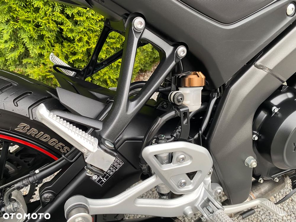 Yamaha MT - 33