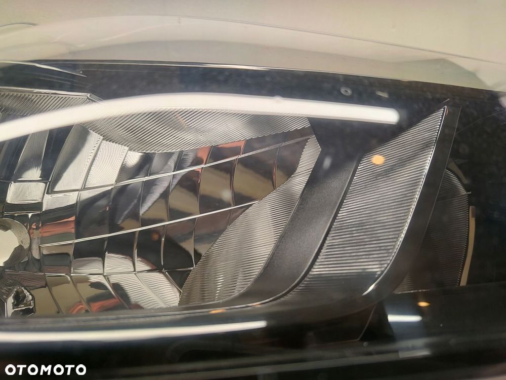 NISSAN MICRA K14 ZW CIEMNA LAMPA PRAWY PRZÓD 100-18728 - 3