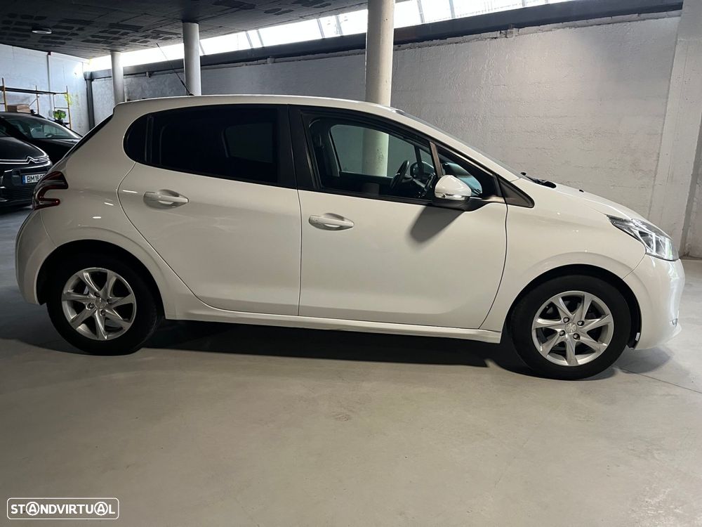 Peugeot 208 1.2 PureTech Allure - 8