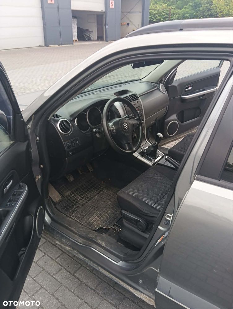 Suzuki Grand Vitara 2.0 - 9