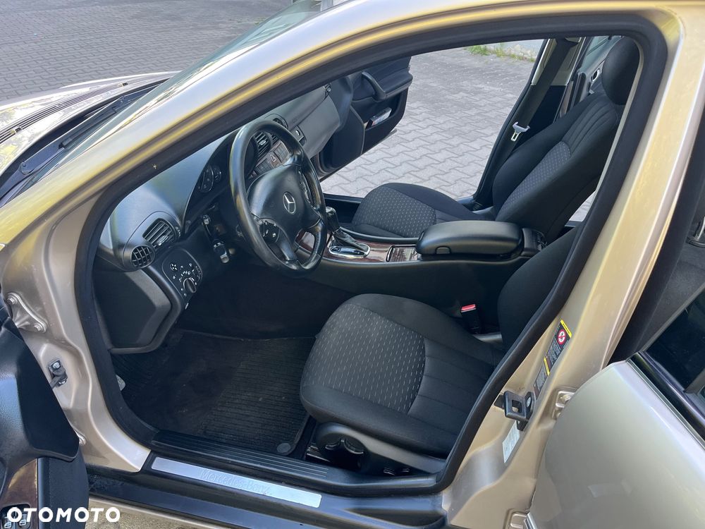 Mercedes-Benz Klasa C 240 4Matic Elegance - 10